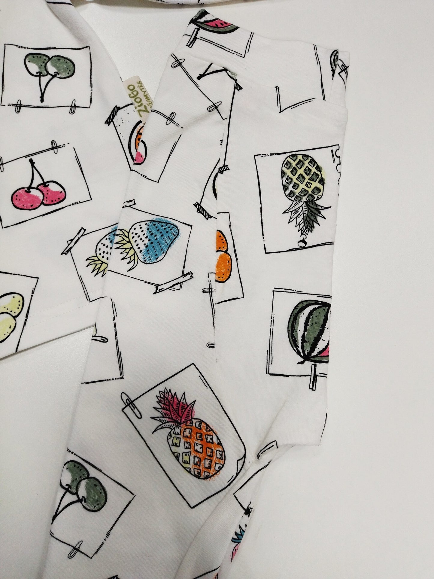 Vientisa pižama "Asorti"